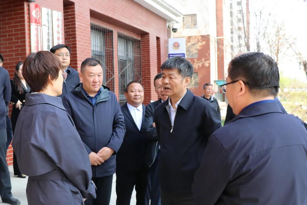 自治區(qū)副主席吳秀章一行到“三供一業(yè)”供水改造小區(qū)開(kāi)展調(diào)研工作